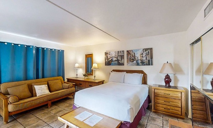 South Padre Island Apartment | Charming studio near the beach with pool, hot tub & fast WiFi -snowbird-friendly