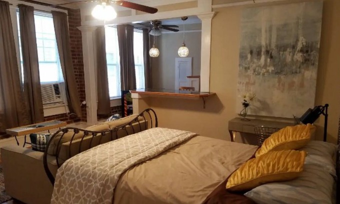 Midtown Apartment | Charming studio #10 dynamite area Piedmont Park