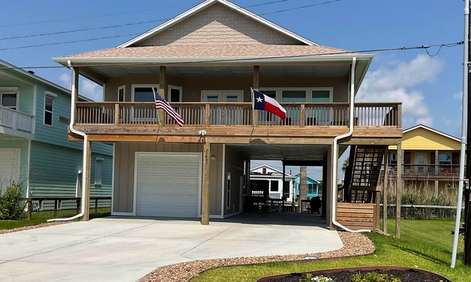 Rockport Apartment | Charming studio with kitchenette, outdoor shower & high-speed WiFi - near beach