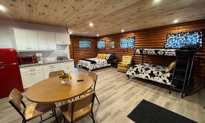 Cambridge Cabin | Charming themed log cabin with open layout and WiFi, central heat and a/c.