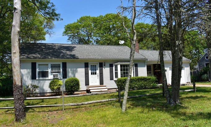 East Harwich House | Charming three bedroom home, only 2 miles to Jackknife Beach in Chatham