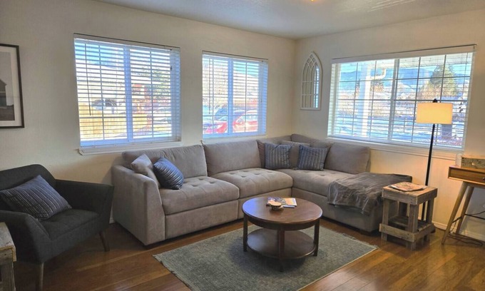 River Road House | Charming Townhouse in the River Road Neighborhood - Pet friendly - Close to Downtown