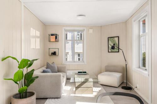 Bergen City Centre Apartment | Charming Townhouse - Walk Everywhere!