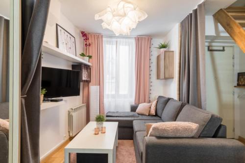Saint Michel - Mairie Apartment | Charming two-bedroom duplex Saxe Gambetta