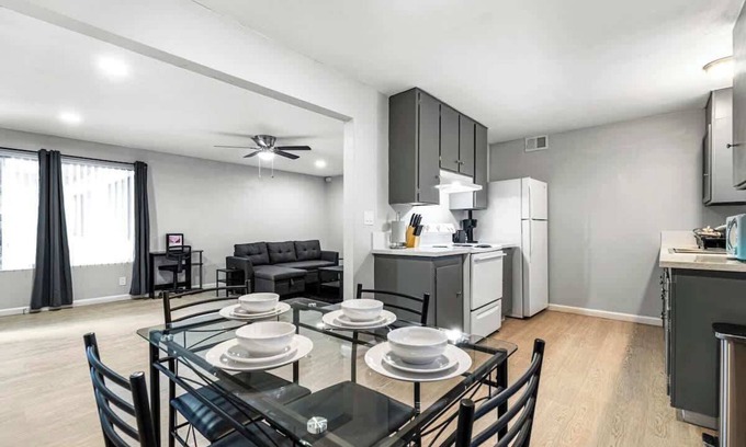Las Vegas House | Charming Two Bedroom! Sleeps 6! Close To Strip!