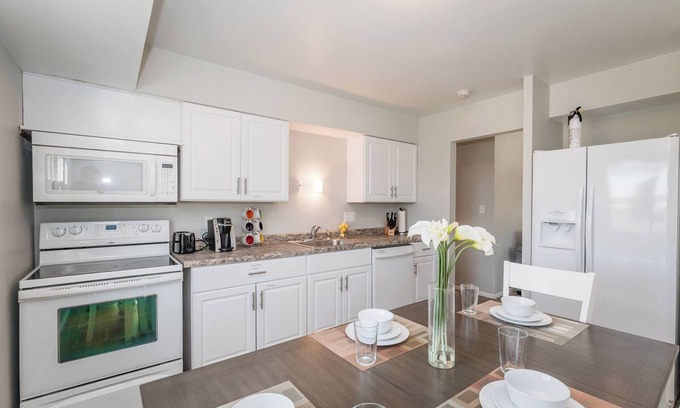 West Allis Apartment | Charming Upper 3-bedroom apartment with AC and WiFi in brilliant West Allis