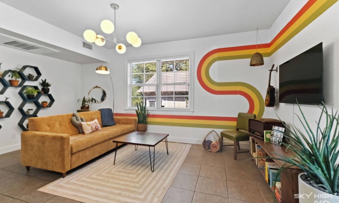Fayetteville Apartment | Charming Urban Retreat near Dickson St.