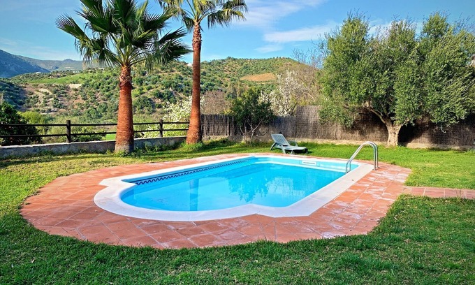 Zahara de la Sierra Cottage | Charming Villa in Zahara de la Sierra, Cádiz: pool & pet - friendly