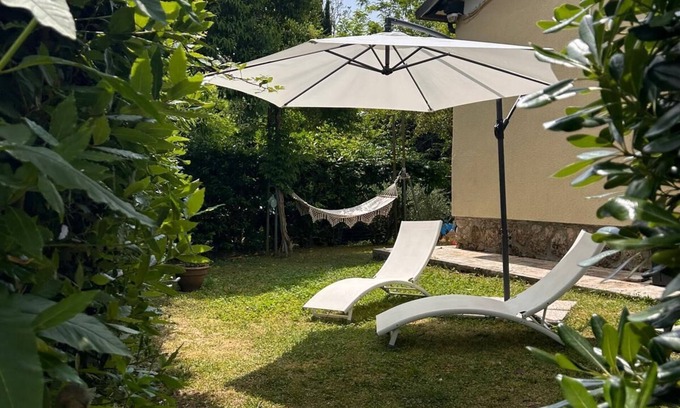 Pietrasanta House | Charming vacation home with garden, in the center of Pietrasanta, very quiet location