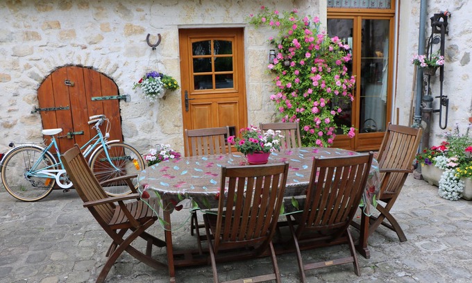 Larchant Cottage | Charming vacation home near Fontainebleau, close to climbing areas