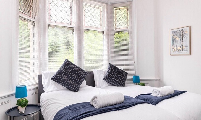 Roath Apartment | Charming Victorian Flat with Modern Comforts
