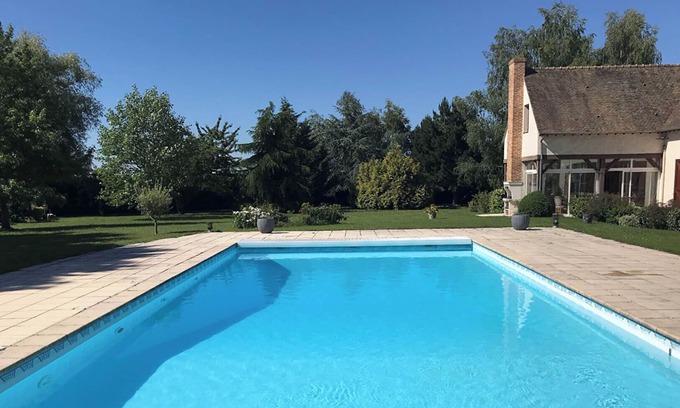 Mondreville House | Charming villa with pool 50 minutes from Paris