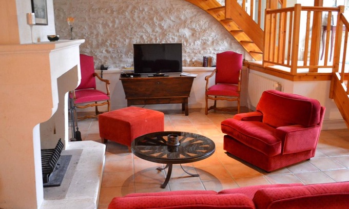 Saint-Cybardeaux Cottage | Charming Vineyard Cottage with Pool, Garden & Modern Amenities in Saint-Cybardeaux