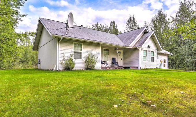 Meadow Lakes House | Charming Wasilla Retreat Walk to Lake Lalen!