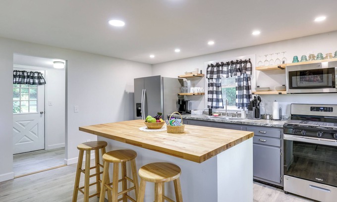 Watkins Glen Cottage | Charming Watkins Glen Home w/Yard!