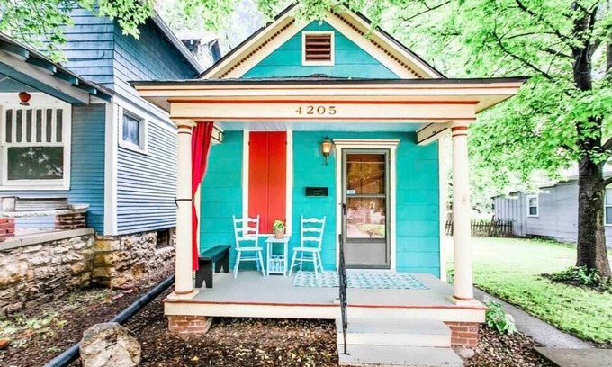 Kansas City House | Charming Westport Cutie Pet Friendly