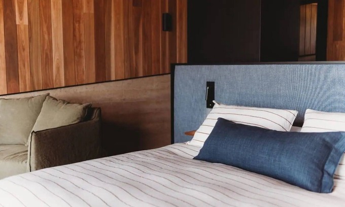 Canobolas Apartment | Chaser Studio @ Basalt: Luxurious One-Bedroom Architecturally Designed Studio