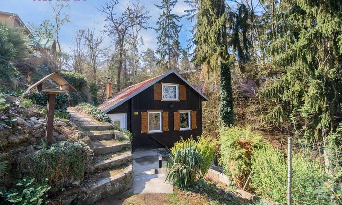 Lipence House | Chata Kazín Praha-Lipence