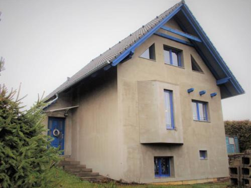 Msecke Zehrovice House | Chata u rybníka