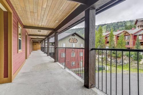 Big White Ski Resort Apartment | Chateau On The Ridge 408