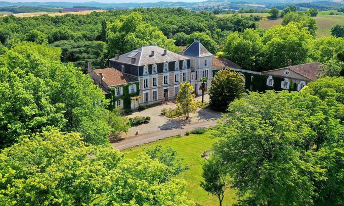 Mazerolles-du-Razes Apartment | Château Saint-Joseph: large self-catering cottage in the heart of nature with swimming pool