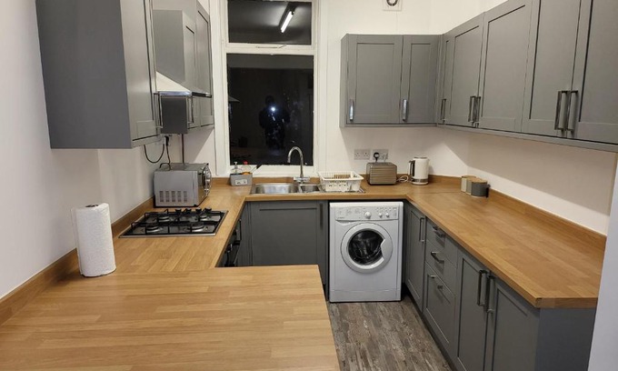 Cheadle House | Cheadle village