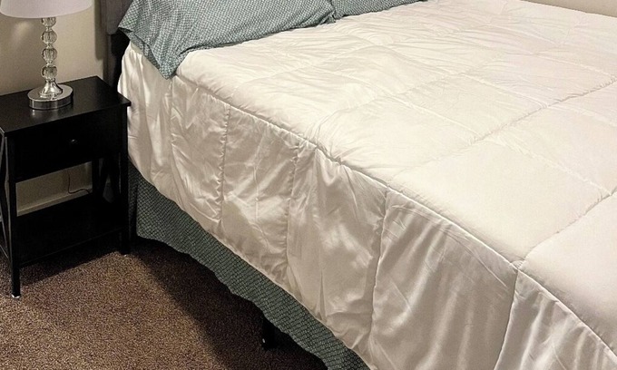 Ronkonkoma House | Cheerful 2 bedroom house with free parking