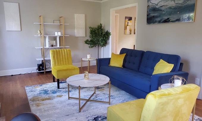 Montgomery House | Cheerful 2 BR Near Colleges, Downtown, Attractions