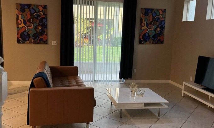 Ocoee House | Cheerful 3/3 townhouse located in Ocoee, FL
