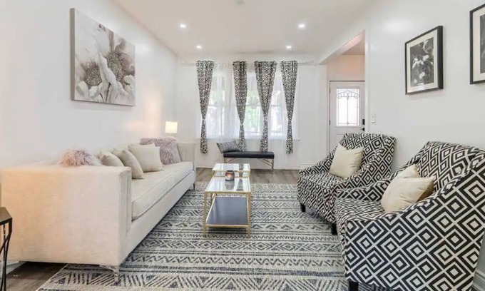 Hamilton House | Cheerful 3 bedroom home with parking on premises