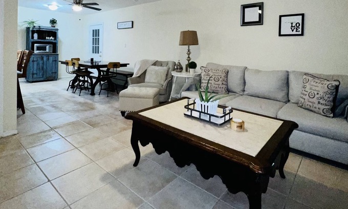 Maryvale Boat Rental | Cheerful 3 bedroom home with attached parking garage.