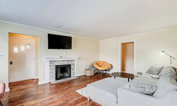 Indianapolis House | Cheerful 3 Bedroom Home Close to Broadripple.