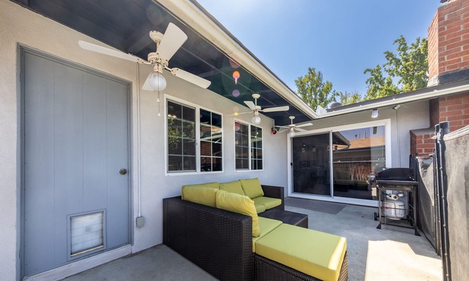 Redlands House | Cheerful 4 bedroom house with pool