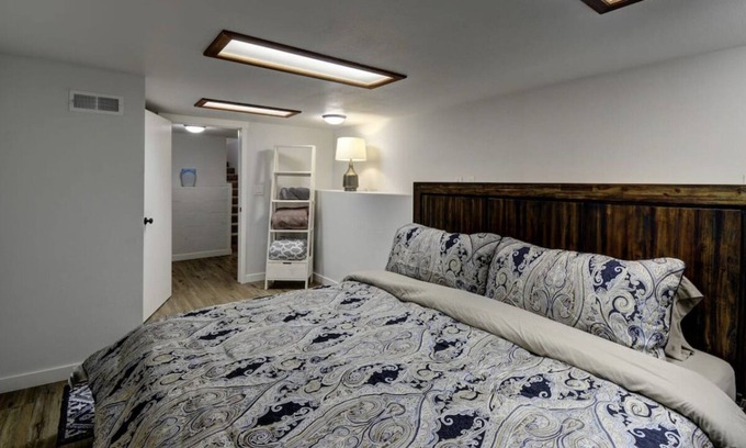 West End House | Cheerful 4 bedroom villa in North Tacoma