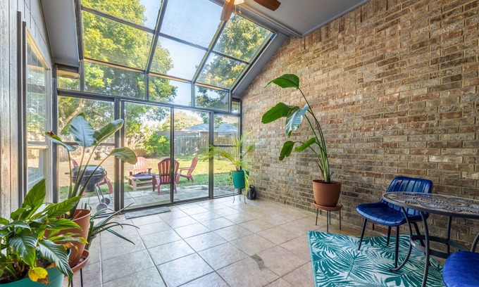 South Arlington House | Cheerful Home w/Huge Private Fenced Yard, 6 Smart TVs, Games, & Big Rooms