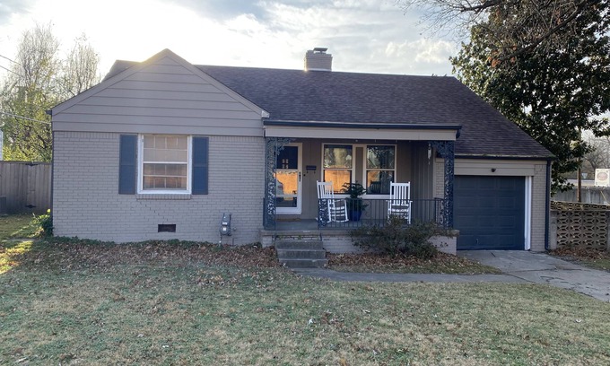 Florence Park House | Cheerful quaint home in prime Tulsa area.