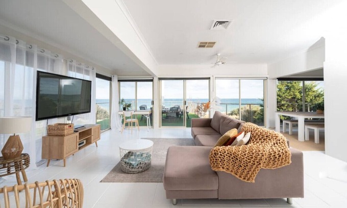 Chelsea House | ChelseaVue - Beachside Townhouse Retreat
