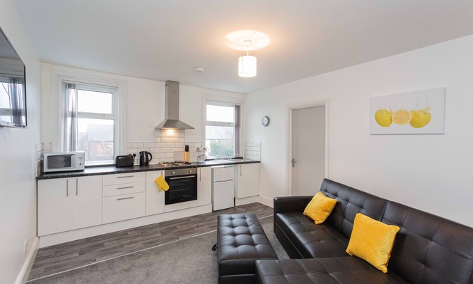 South Shore Apartment | Cherry Property - Hornby Road - Lemon suite