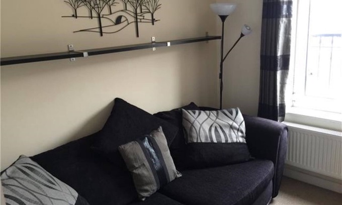 Newcastle-Under-Lyme House | Chervil View – Private Double Ensuite Bedroom with shared Kitchen & TV Lounge