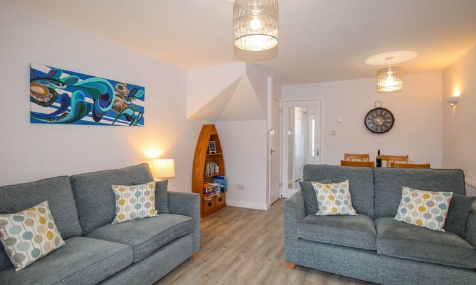 Wyke Regis House | CHESIL RETREAT, family friendly, country holiday cottage in Weymouth