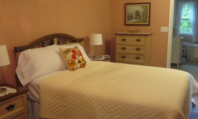 Anne's Land Bed & Breakfast | Chestnut Lane Bed & Breakfast - The Rose Room