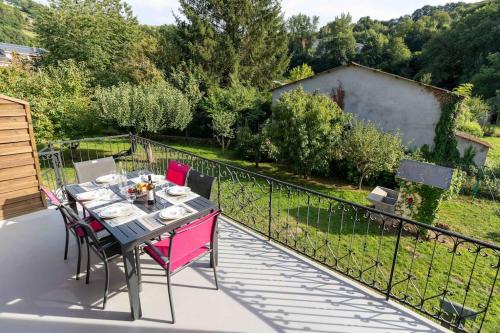 Coupiac House | Chez Dalmasou Maison 120 m2 jardin terrasse 3 chambres wifi parking centre village