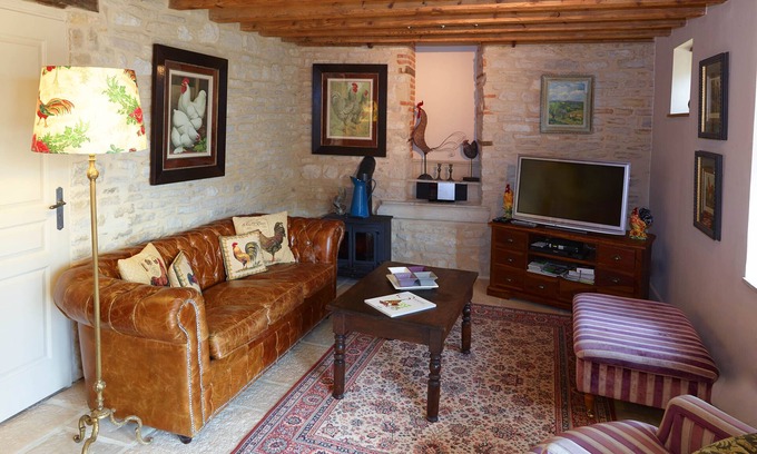 Meursault Apartment | Chez Hall, La Grange, 2bdr/2bth converted barn bursting with charm, Meursault