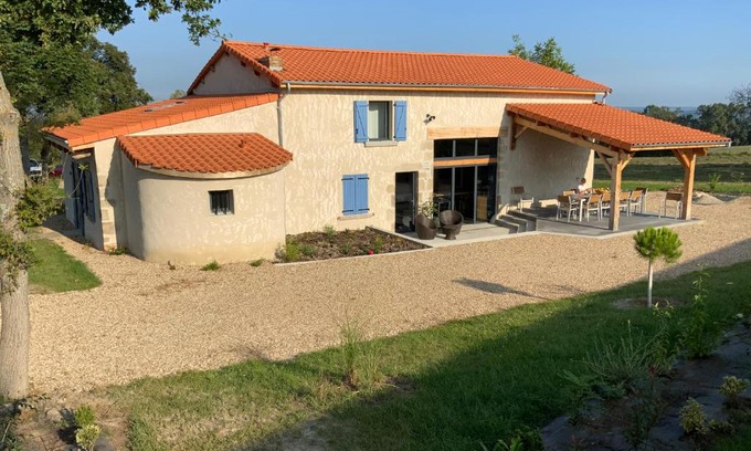 Neuville House | CHEZ LE DAMIAN