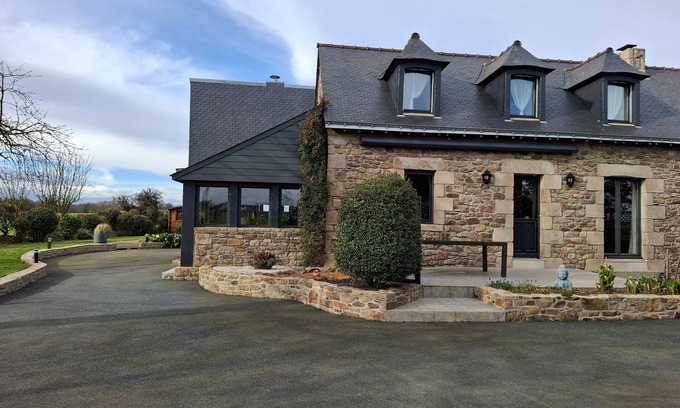 Plestan House | Chez Marie-Céline - Maison avec jacuzzi à 20 min du Val André