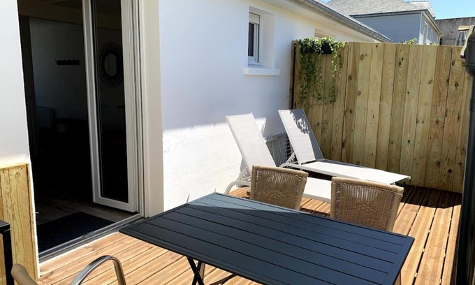 Donville-les-Bains Apartment | Chez Rose, Terrasse Plein Sud!