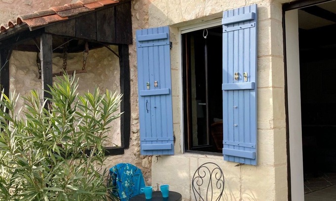 Festalemps Apartment | ChezBellaRose, Vincent Van Gogh gite