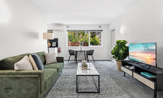 Parkville Apartment | Chic 1-Bed Apartment Across from Royal Park
