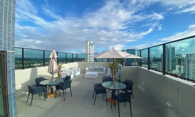 Boa Viagem Apartment | Chic 1-bedroom apartment in awesome Boa Viagem Recife with AC, WiFi and Pool