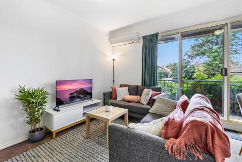 Windsor Apartment | Chic 2-Bed Apartment near Albert Park & Chapel St